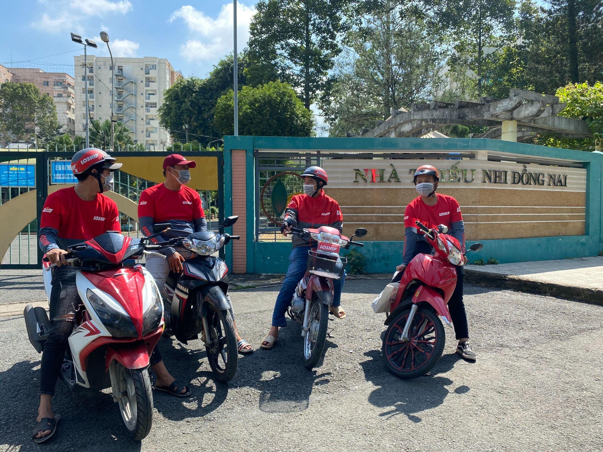 Shipper Loship,  giao hang anh 5