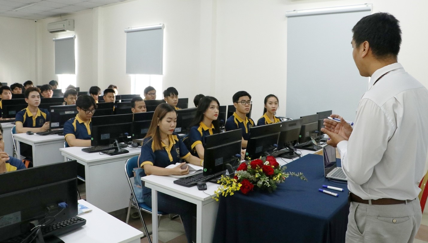 Dai hoc Gia Dinh anh 1