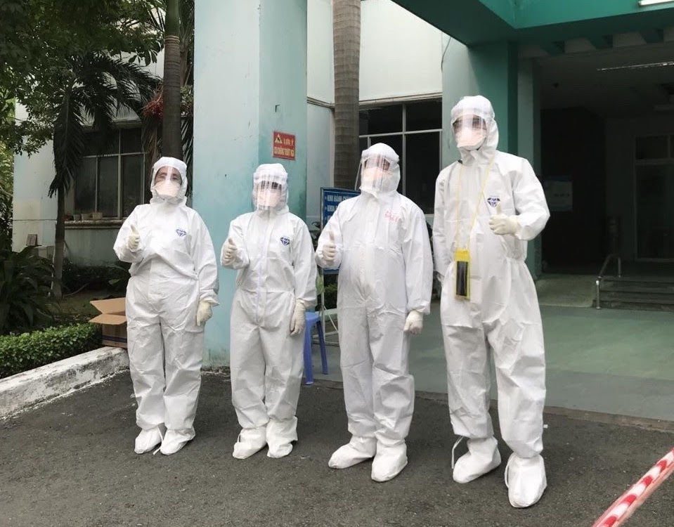 Ngay ve cua cac chien si ao trang sau 2 thang o tam dich TP.HCM hinh anh