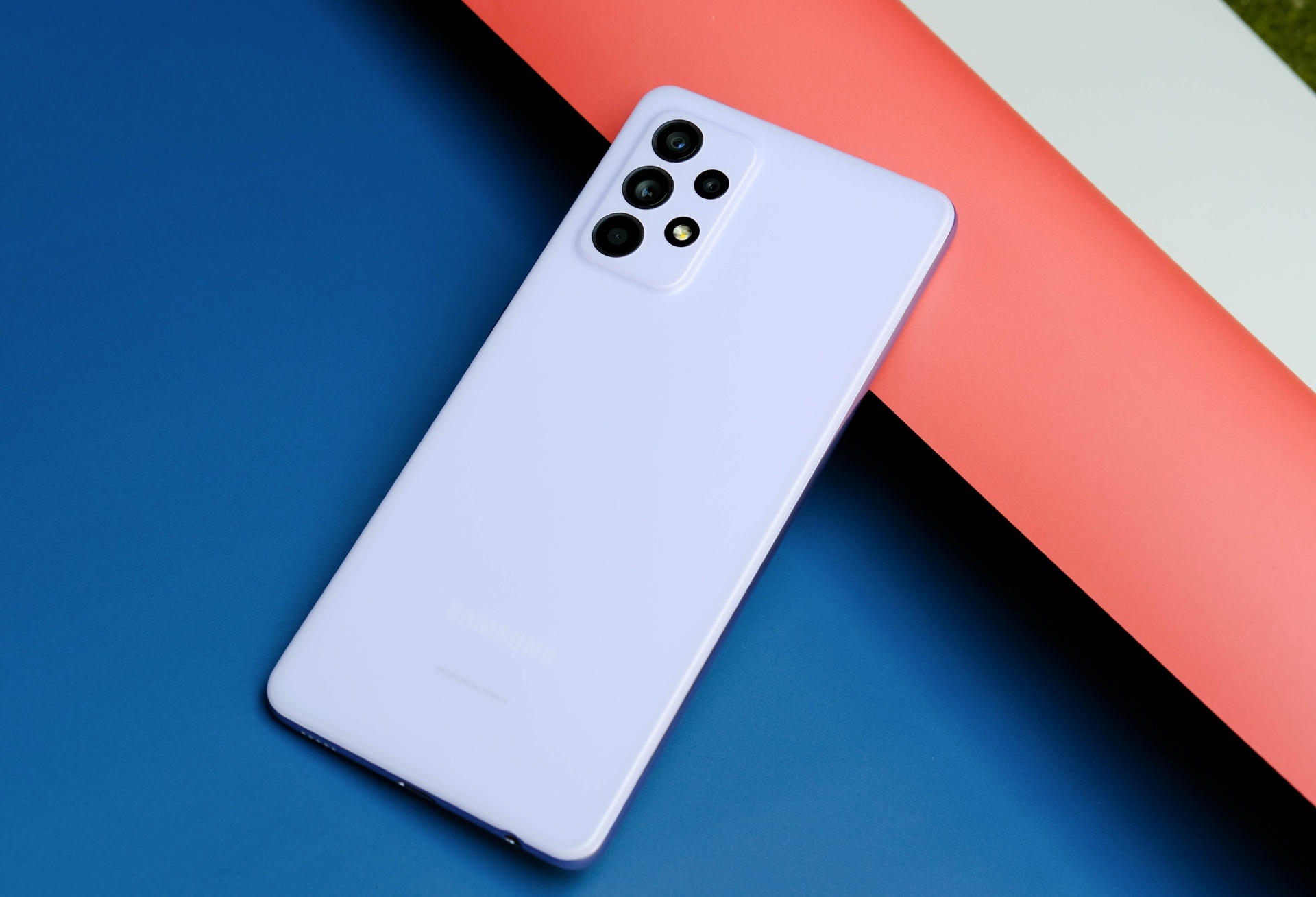 Galaxy A52s 5G, smartphone moi danh cho gioi tre hinh anh