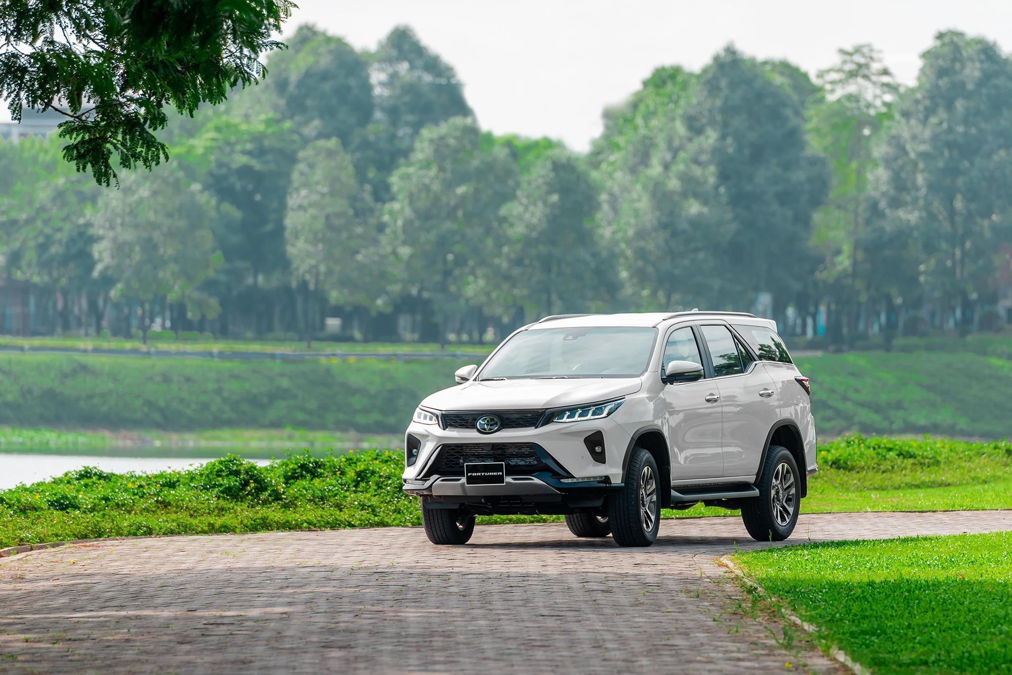 Toyota,  Toyota Fortuner Legender anh 1