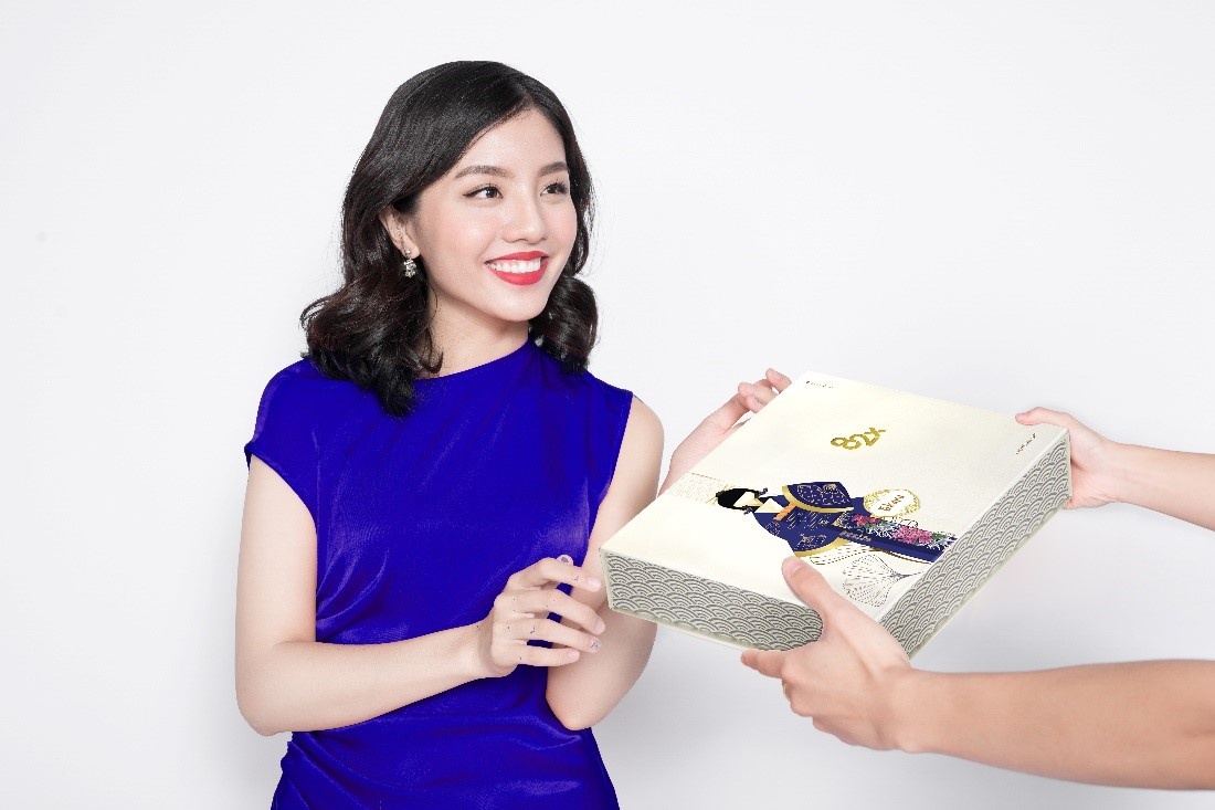 Nghe thuat tang qua giup ghi diem voi doi tac nu dip 20/10 hinh anh