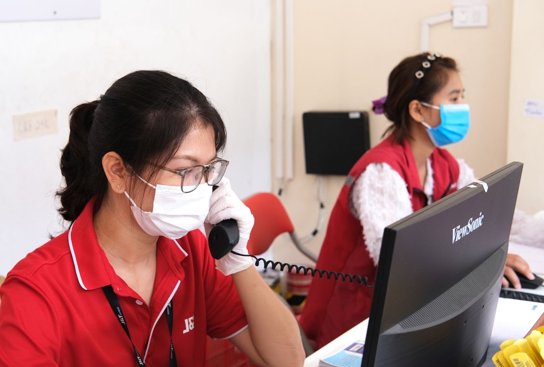 J&T Express ghi dau nho thau hieu thi truong dia phuong hinh anh