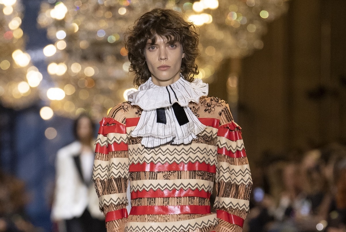 Nguoc ve the ky 19 voi BST xuan - he 2022 cua Louis Vuitton hinh anh