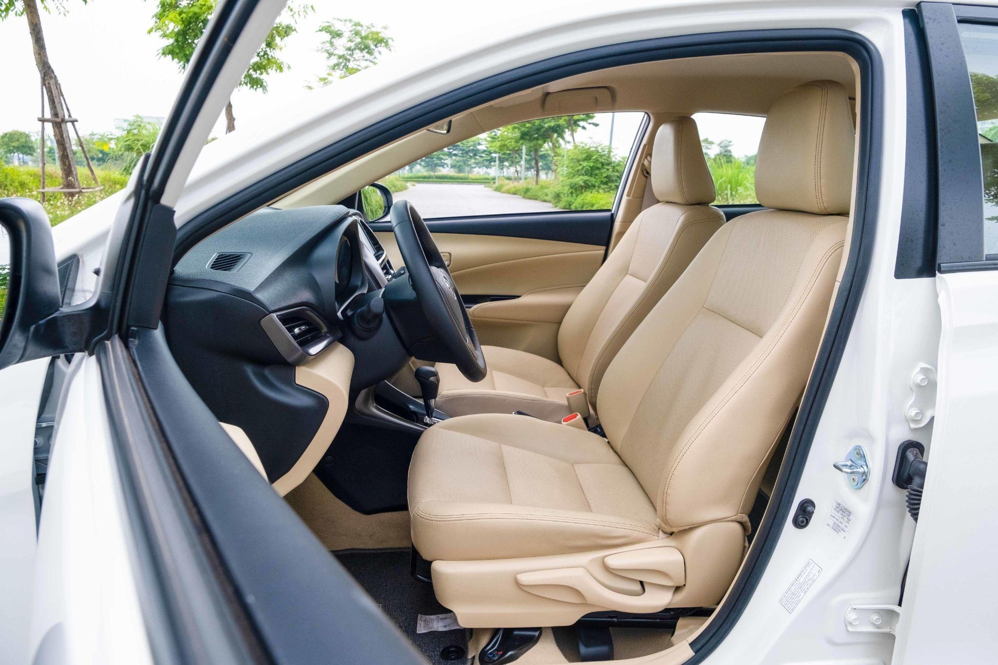 sedan hang B,  xe oto ban chay anh 2