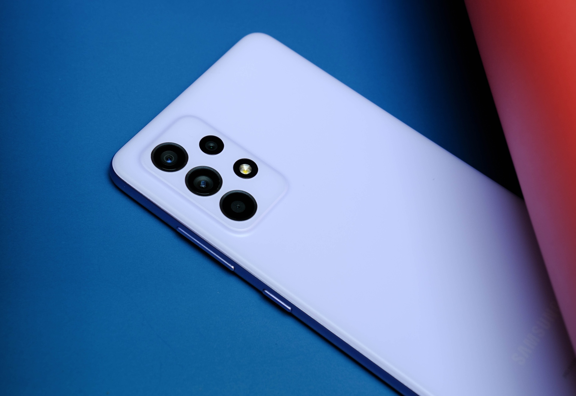 Ly do Galaxy A52s 5G la smartphone tam trung dang mua hinh anh