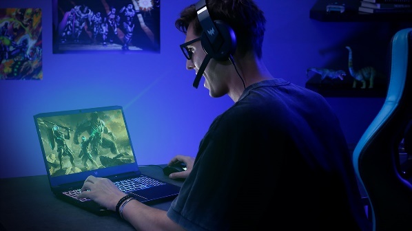 Acer,  Predator Helios 300 anh 4