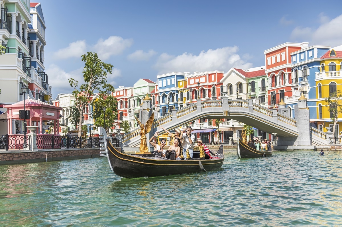 Grand World,  dao ngoc anh 2