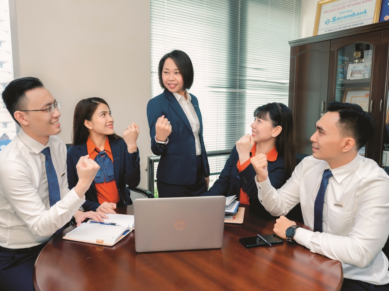 Sacombank dat giai thuong 'Moi truong lam viec tot nhat chau A 2021' hinh anh
