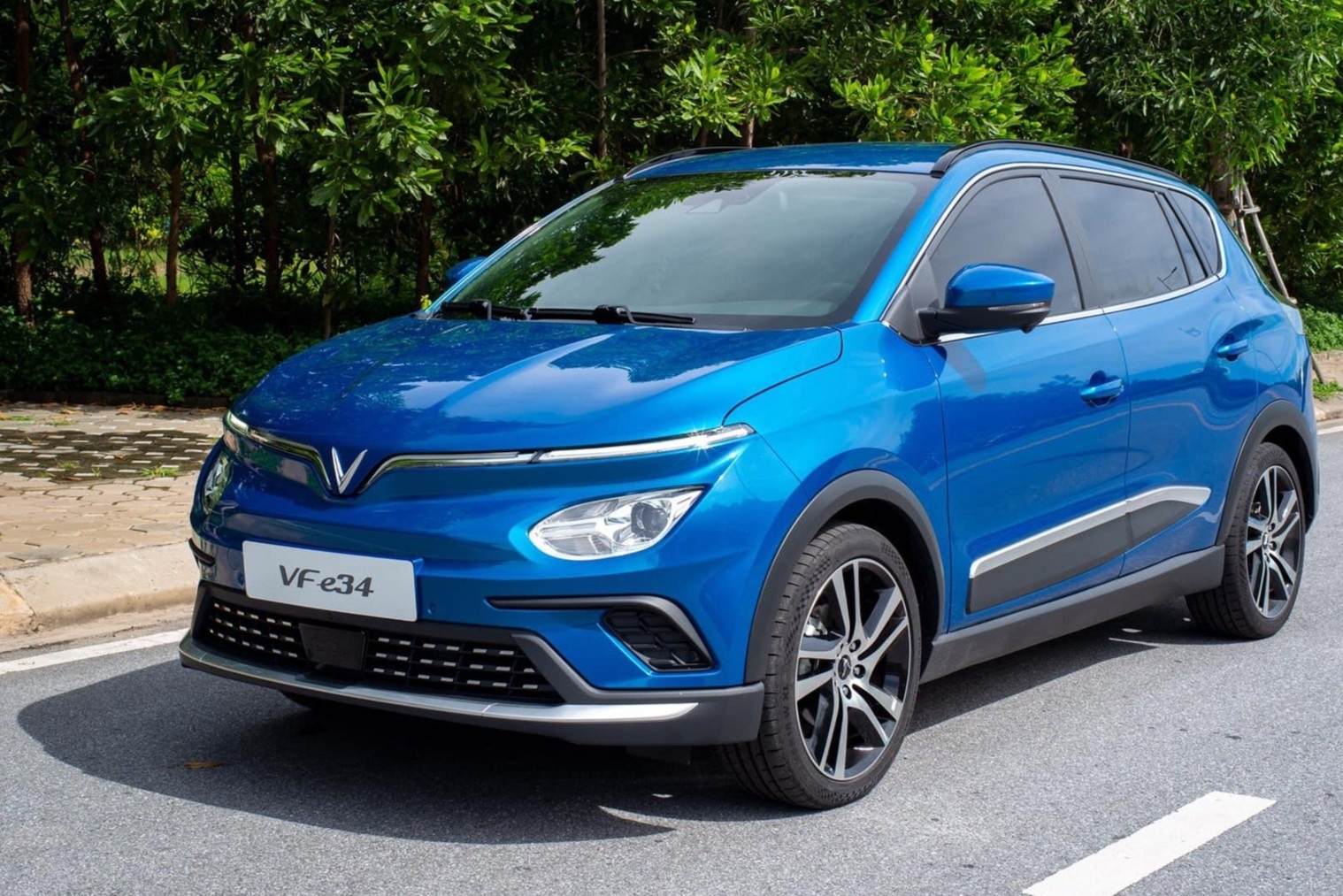 VinFast VF e34 - oto dien Viet Nam dau tien sap ra mat hinh anh