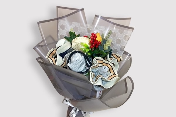 Ghi dau voi nua kia ngay 20/10 nho qua tang doc dao hinh anh