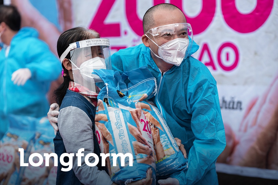 Trieu bua com trao hy vong cho nguoi dan ngheo ngay noi long gian cach hinh anh