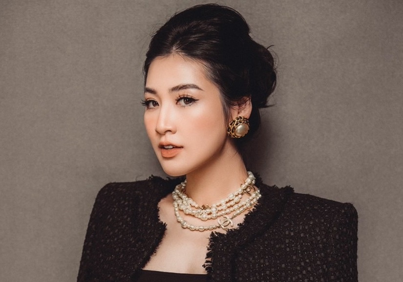 A hau Tu Anh chia se ve ngoi nha trong mo hinh anh