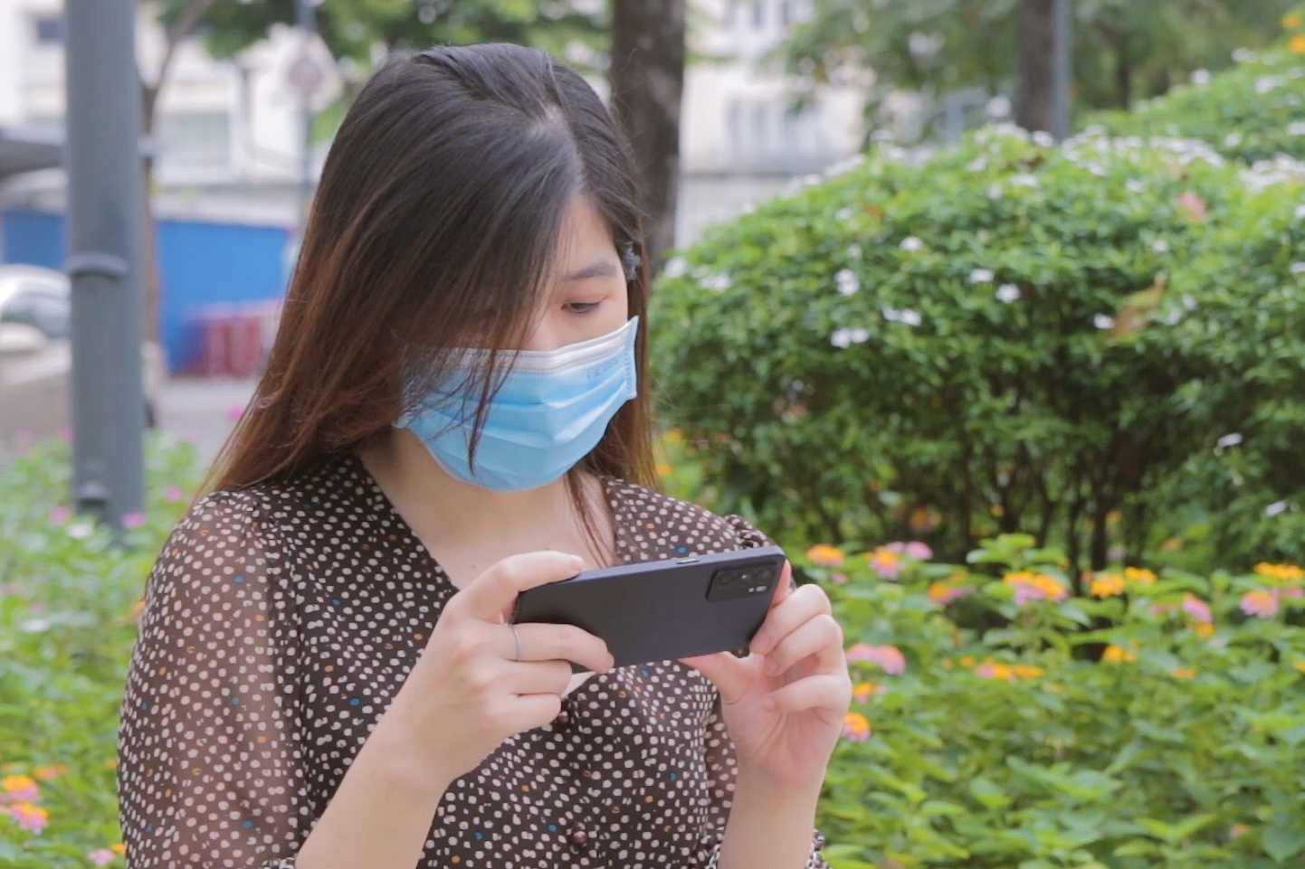 Trai nghiem 5G tren Reno6: Gioi tre noi gi? hinh anh