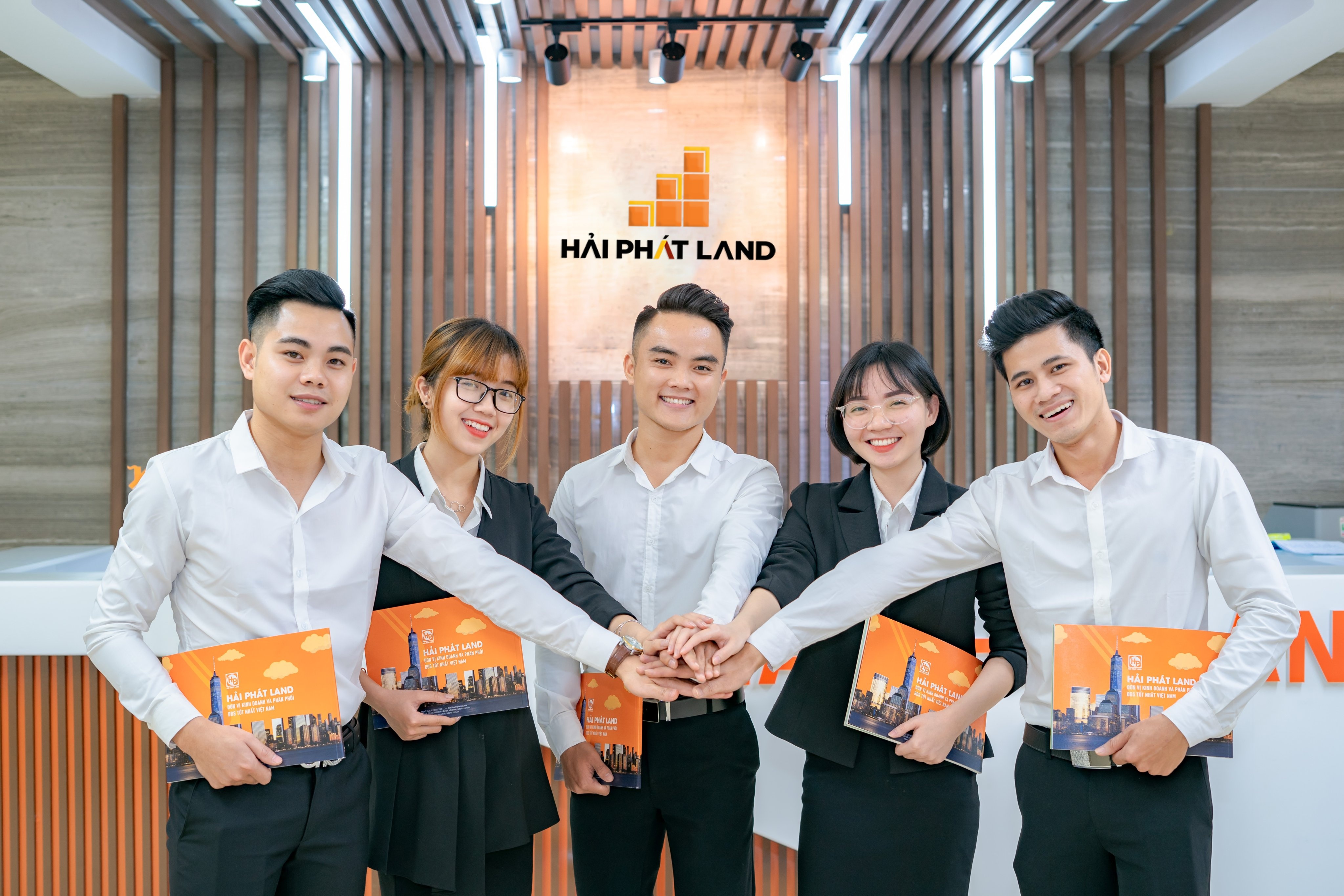 Co hoi viec lam cho nguoi tre dam me bat dong san hinh anh