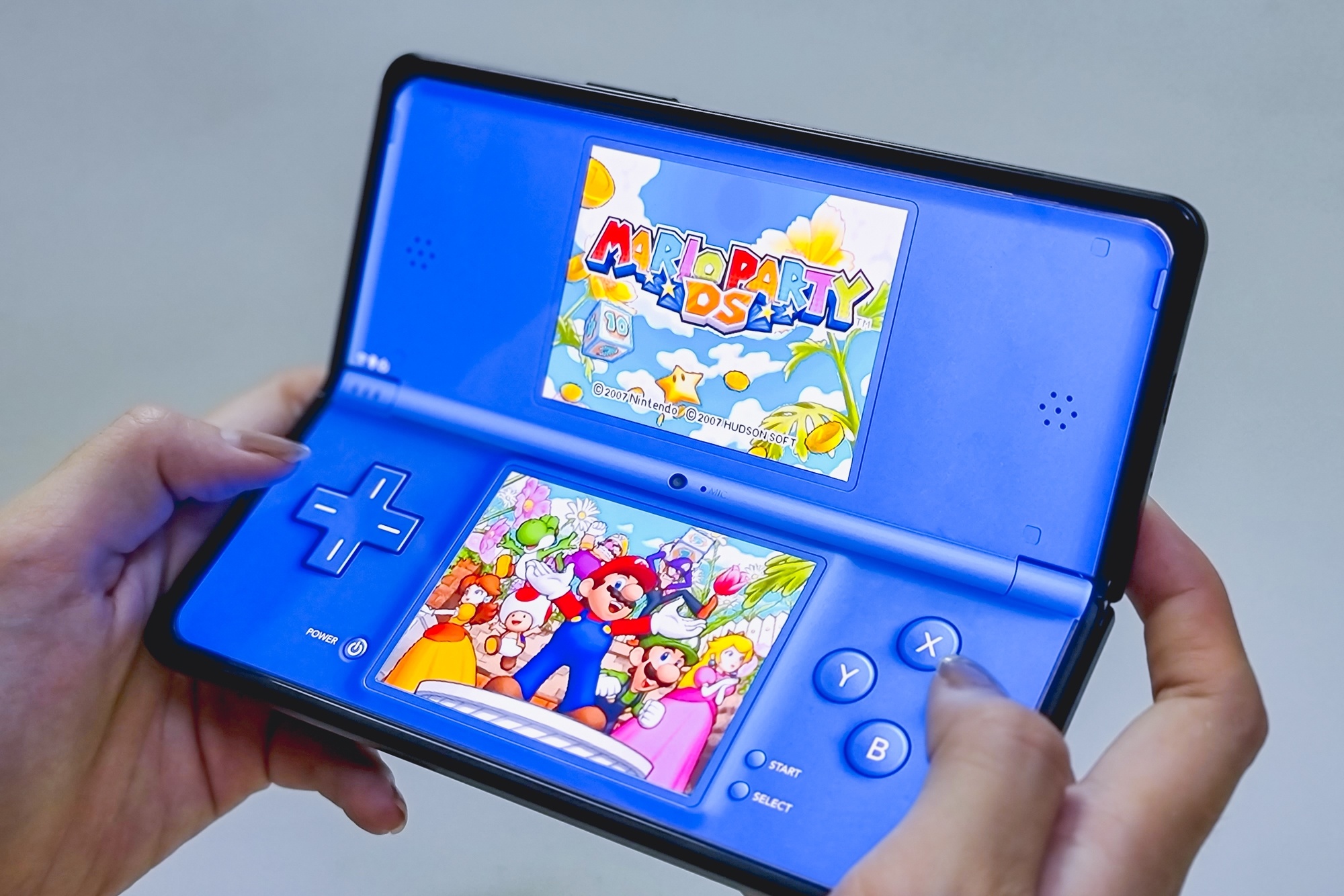 Dua game 4 nut tro lai tren Galaxy Z Fold3 hinh anh