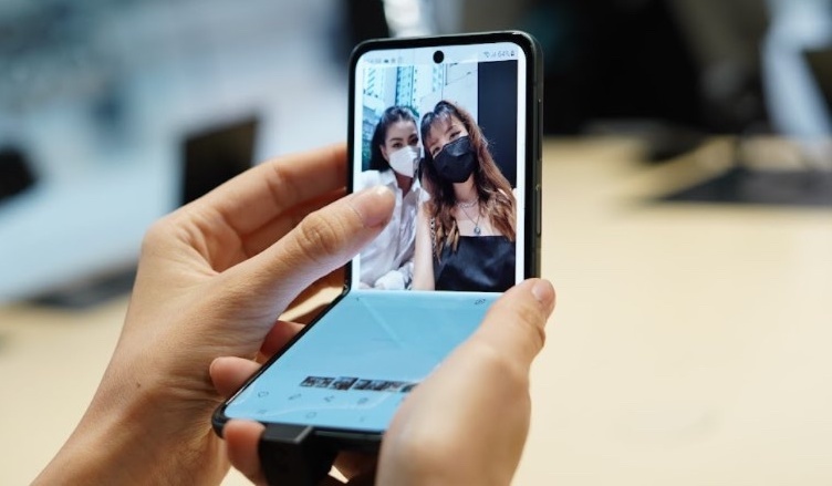 Nguoi dung Galaxy Z thich thu khi trai nghiem smartphone gap hinh anh