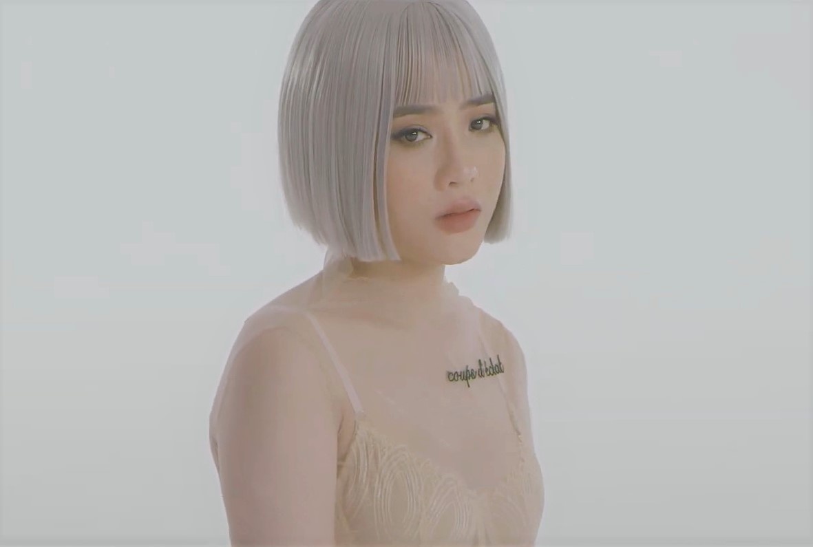 Nu ca si vuot Chi Dan, dung dau bang xep hang #zingchart hinh anh