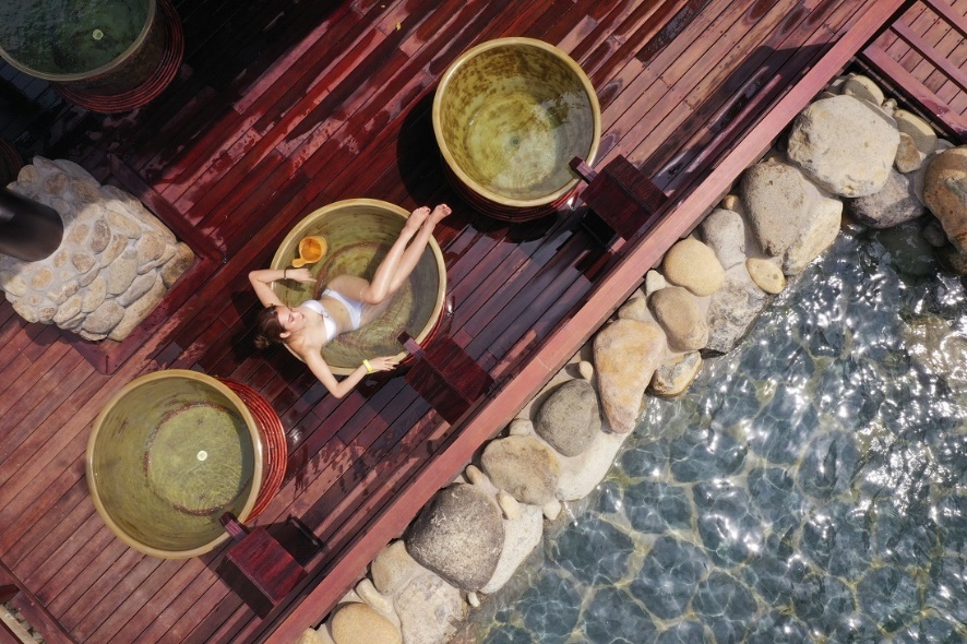 Yoko Onsen Quang Hanh,  tam khoang nong anh 4
