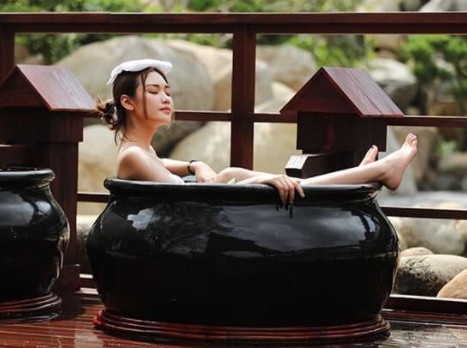Yoko Onsen Quang Hanh hut khach ngay mo cua tro lai hinh anh