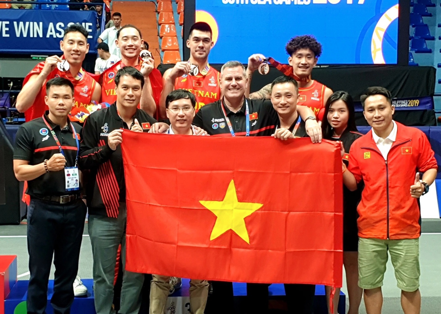 Doi tuyen bong ro quoc gia va muc tieu doi mau huy chuong hinh anh