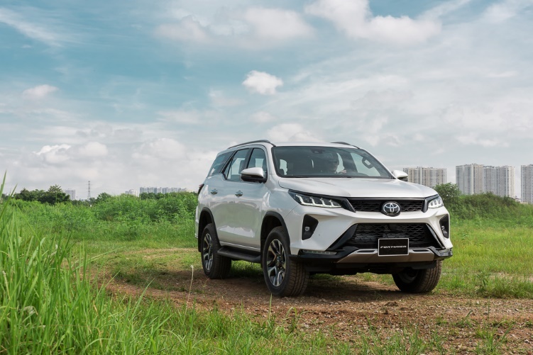 Toyota tung khuyen mai lon dip mua sam cuoi nam hinh anh