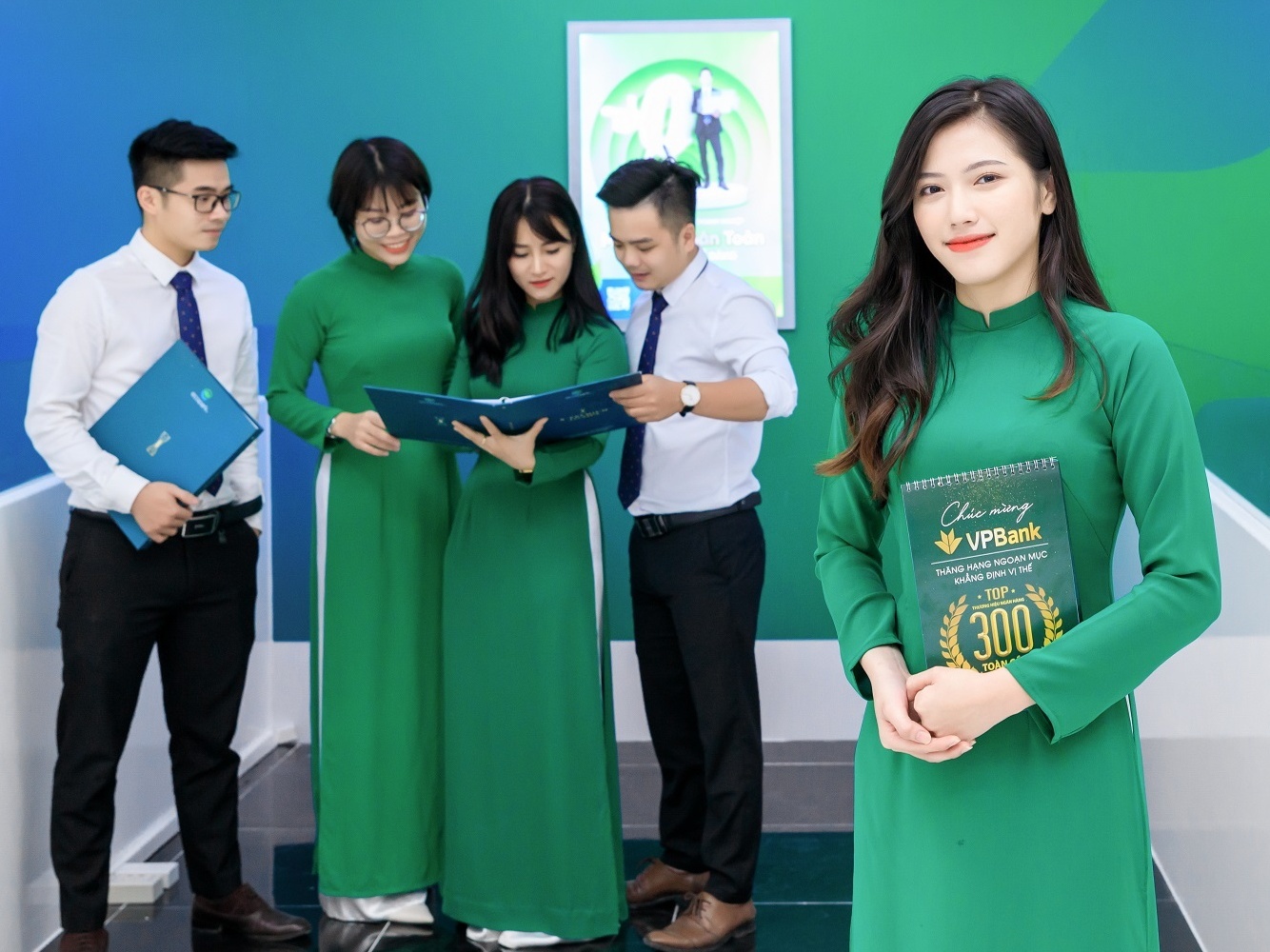 VPBank nhan 2 giai thuong ve dao tao nhan vien va moi truong lam viec hinh anh