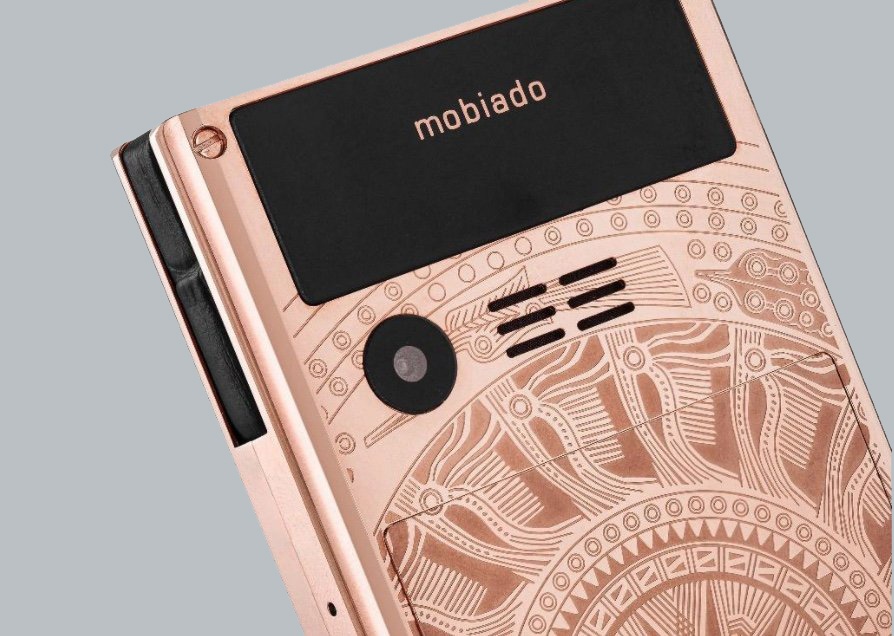 Bo suu tap dien thoai hoa tiet trong dong cua Mobiado hinh anh