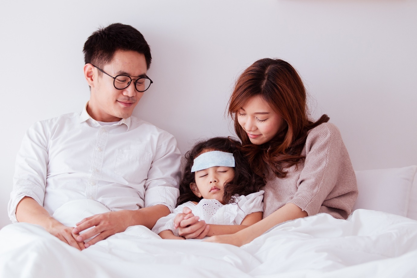 Nhung benh thuong gap o tre khi chuyen mua hinh anh