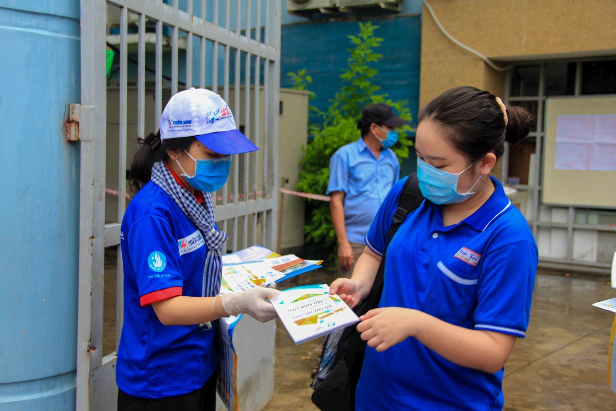 Thien Long,  Tiep suc mua thi anh 3