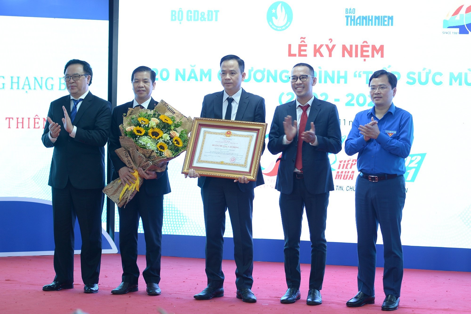 Thien Long nhan Huan chuong Lao dong hang Ba vi dong gop cho giao duc hinh anh