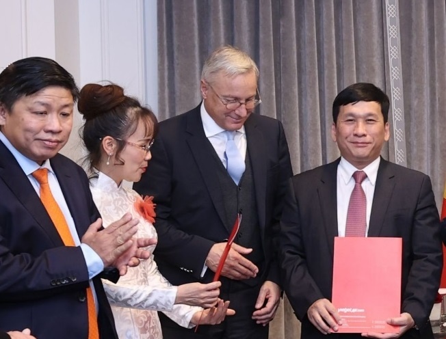 Vietjet va Airbus ky thoa thuan doi tac chien luoc ve 119 tau bay hinh anh