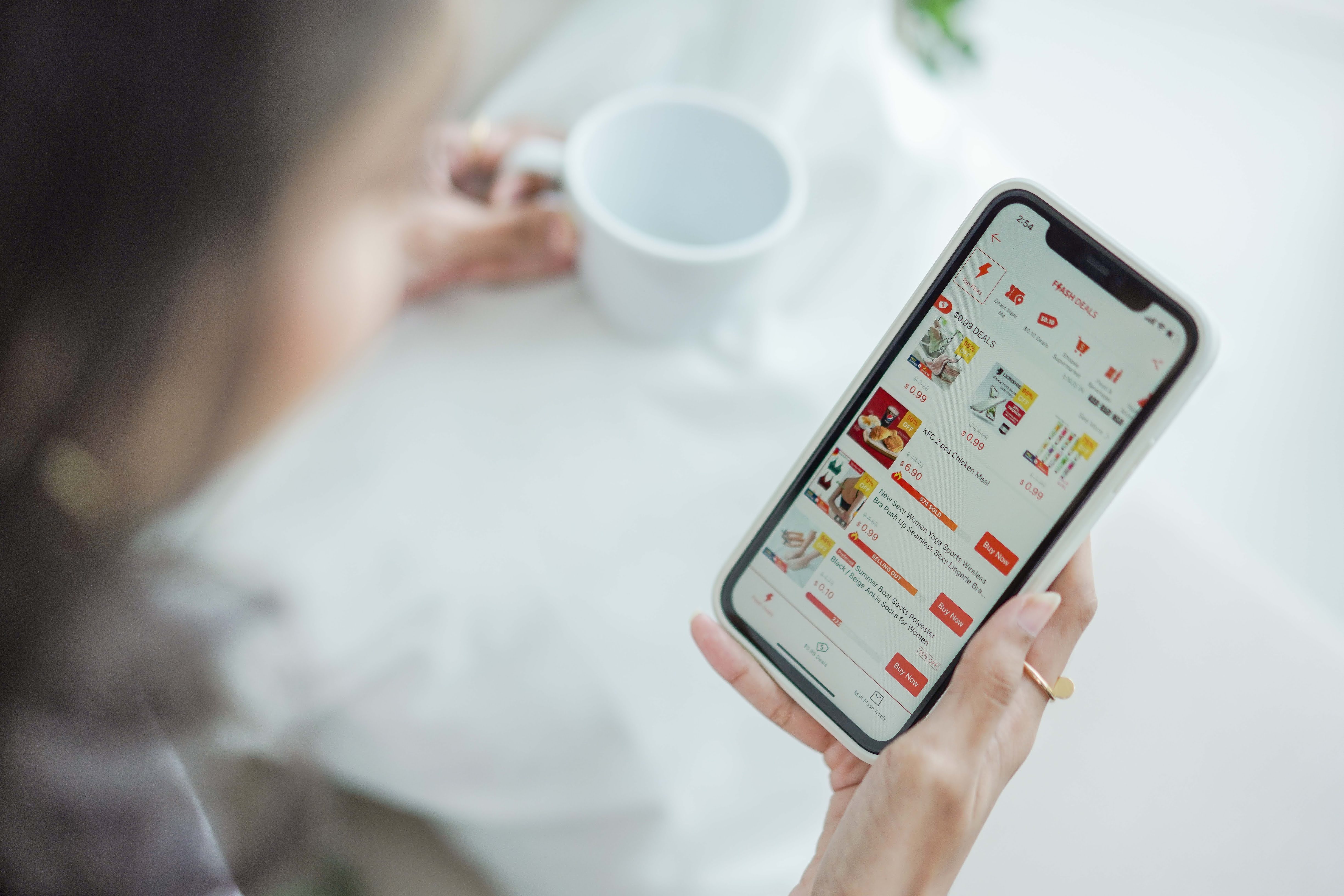 Cong nghe giup thuong mai dien tu dong gop cho cong dong hinh anh