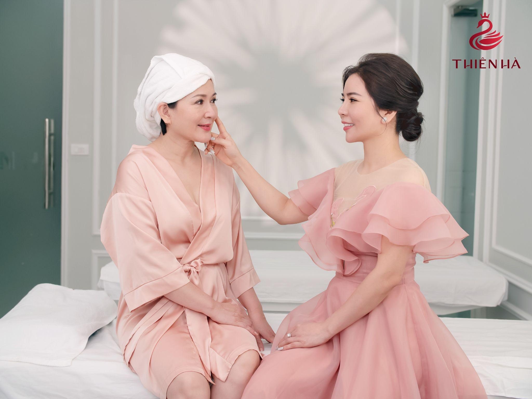 NSND Minh Hoa,  Tham my vien Thien Ha anh 3