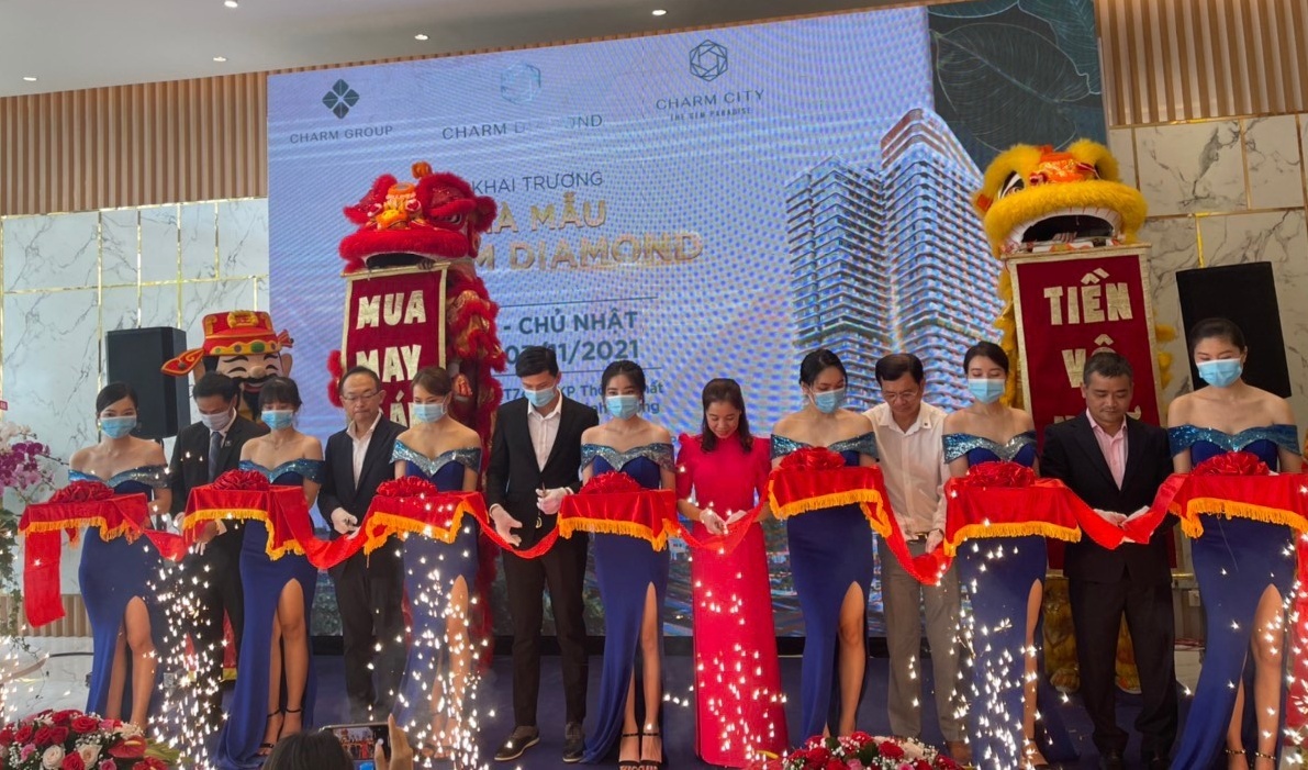 Can ho mau Charm Diamond tai Di An thu hut khach tham quan hinh anh