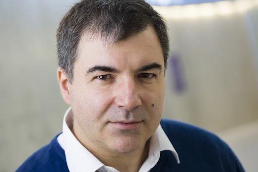 Doi thoai ve nang luong va vat lieu voi giao su dat giai Nobel hinh anh