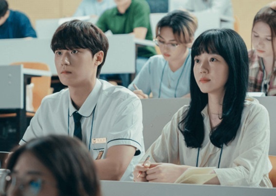 Lee Do Hyun say nang dan chi hon 16 tuoi trong 'Melancholia' hinh anh