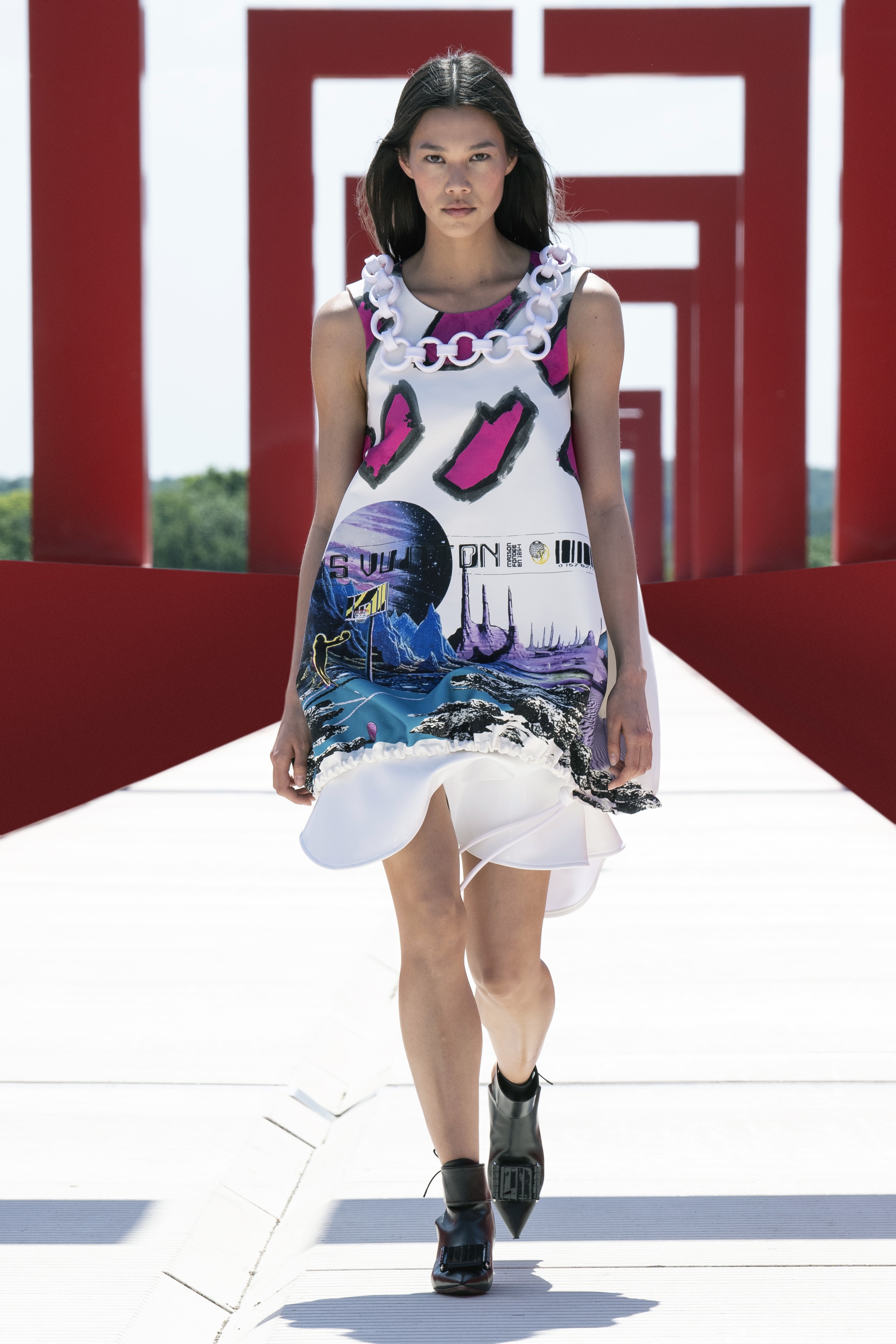 ST Cruise 2022,  Louis Vuitton ảnh 3 ST Cruise 2022,  Louis Vuitton anh 3