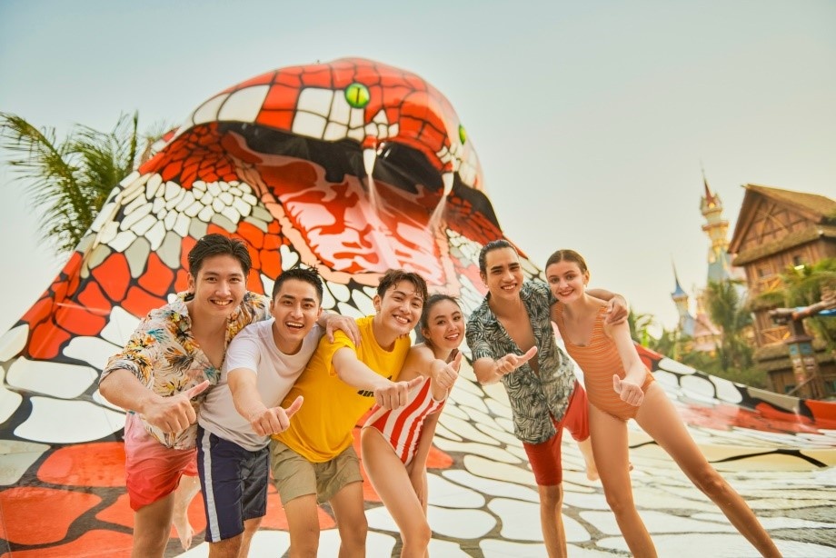 Khach toi VinWonders duoc tang dem nghi tai Vinpearl hinh anh