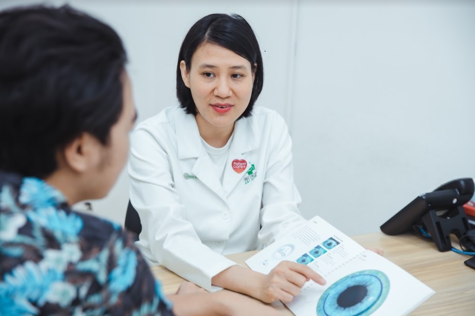 dieu tri khuc xa,  noi phau thuat khuc xa tot anh 3