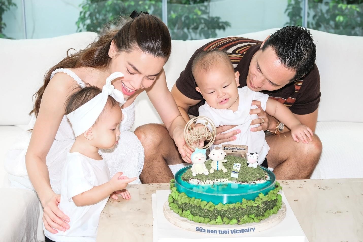 Chiec banh 'dao thien duong' khien cap sinh doi Leon - Lisa me man hinh anh