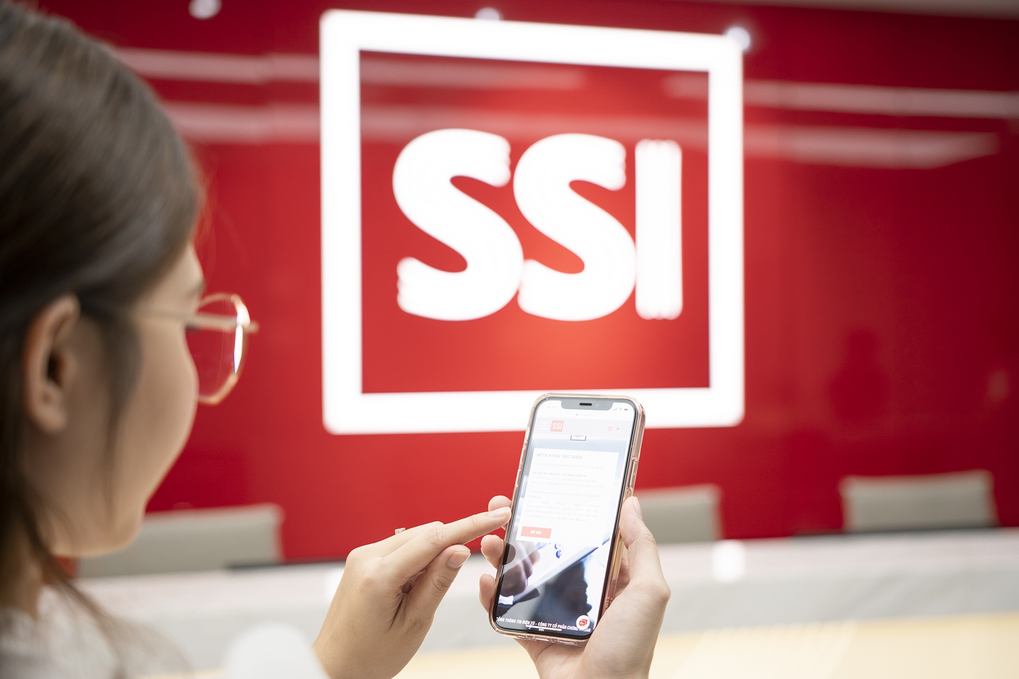 SSI tang tai khoan so dep cho nha dau tu may man hinh anh