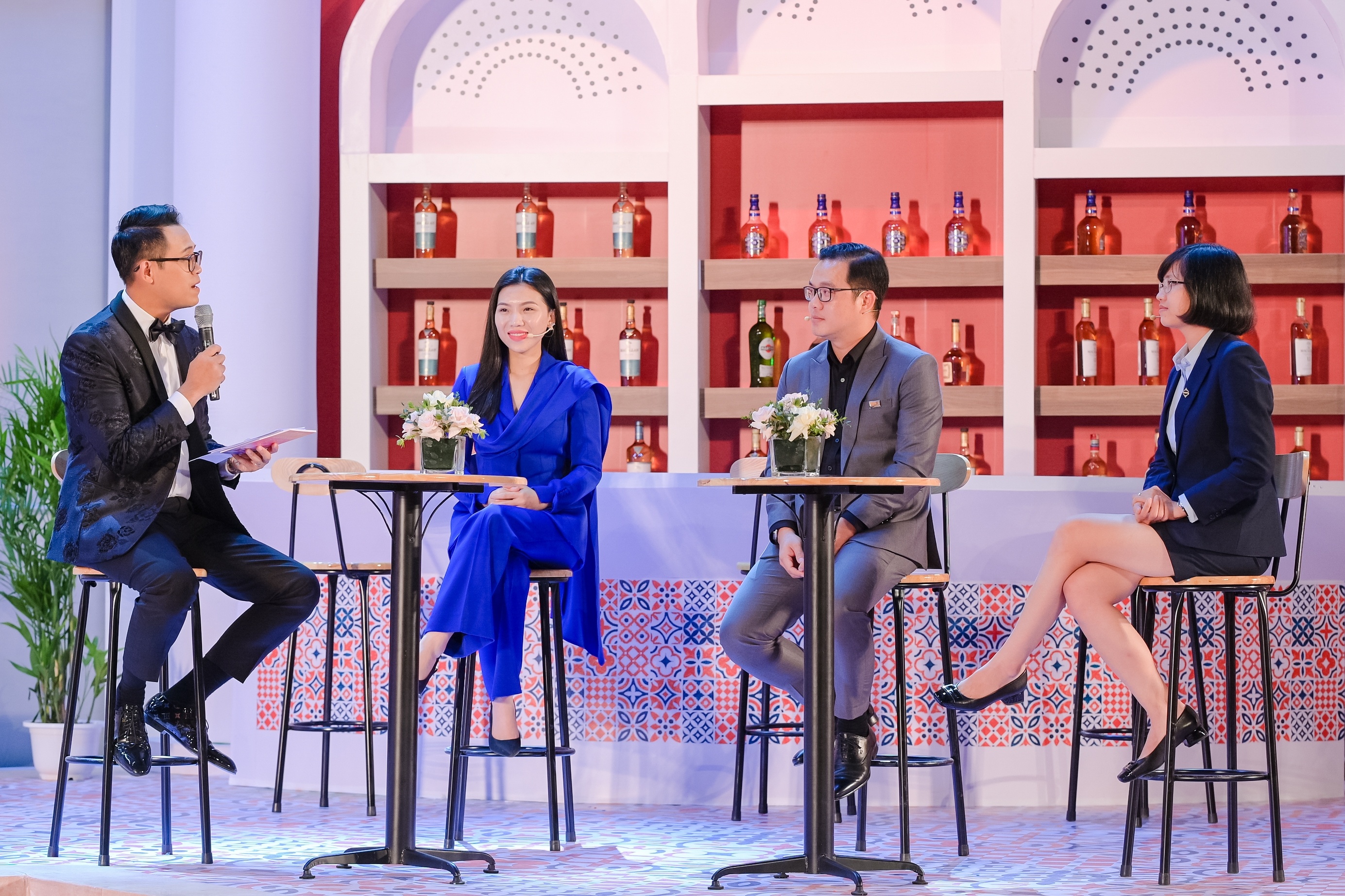 Le ra quan phan khu The Sea thu hut hon 20.000 luot xem truc tuyen hinh anh