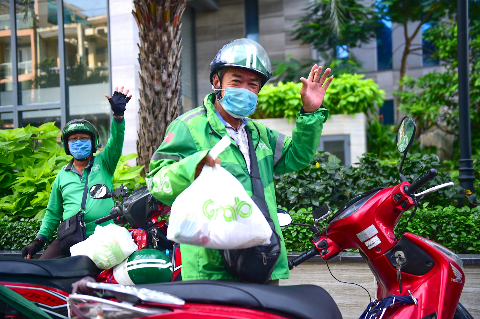 Grab,  Co Grab ke vai - Doi tac an tam hoat dong anh 1