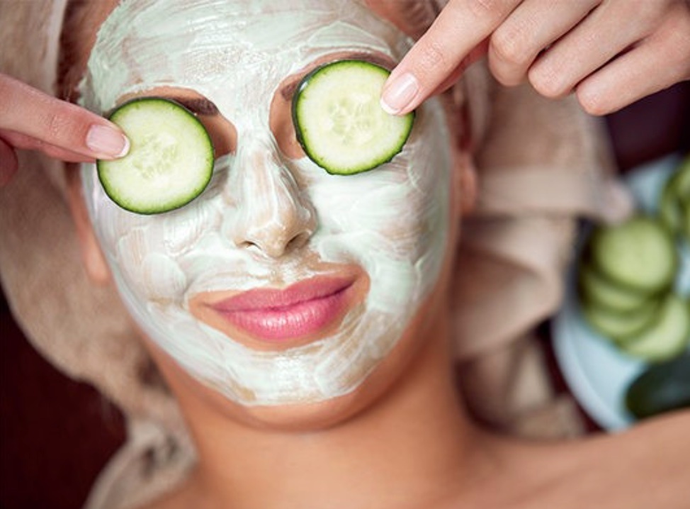 Bac si Lux Beauty Center chia se cach dieu tri tham quang mat hinh anh