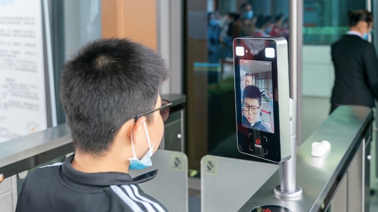 Finki,  nhan dien guong mat anh 2