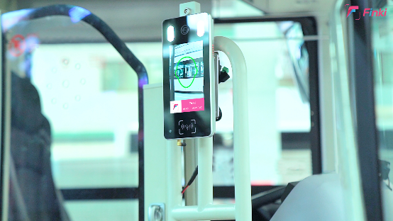 Finki,  nhan dien guong mat anh 3