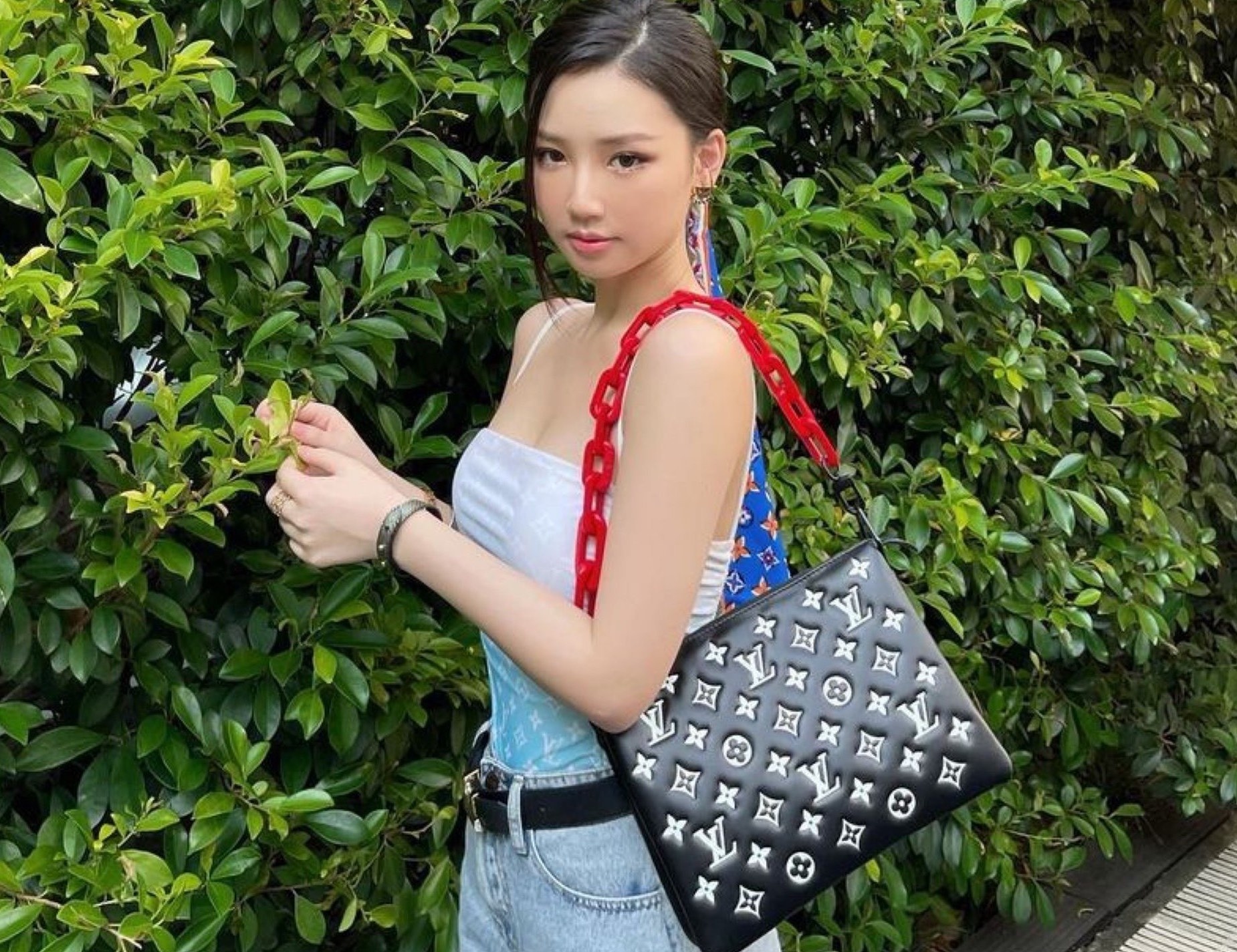 Co nen dau tu mot chiec tui Louis Vuitton Coussin? hinh anh