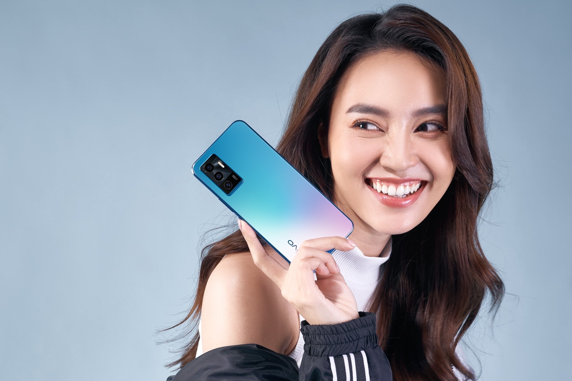 Vivo V23e nang tam trai nghiem selfie tu nhien hinh anh