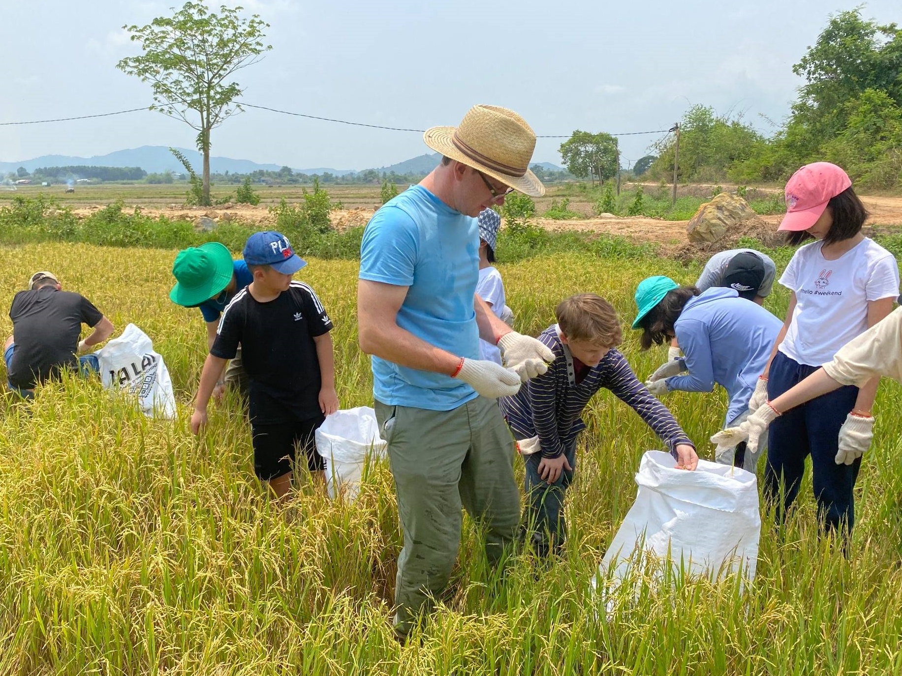 Lam sao de phat huy the manh khi hoc truong quoc te? hinh anh